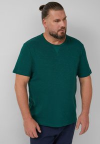 Groene T-shirt met korte mouwen van een gestructureerde stof, ronde halslijn en een iets getailleerd ontwerp. Casual en eenvoudig stijl.