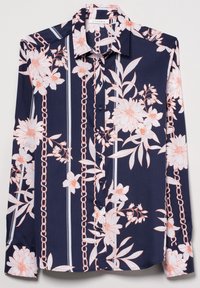 Marinblus med blommönster i rosa och vitt, med knappstängning fram, långa ärmar och en krage med kedjemönster.