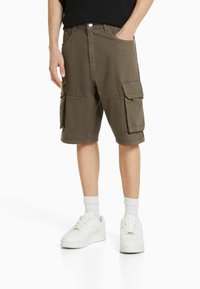 Bershka Shorts vaqueros - brown