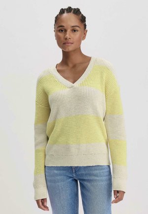 Gebreide trui met een V-hals, voorzien van horizontale gele en beige strepen. Lange, losse mouwen en geribbelde zoomdetail.