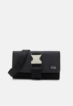 Steve Madden – Portafoglio Francese In Pelle PU – Viola – 6 Slot E Tasca Con Cerniera – Contemporaneo