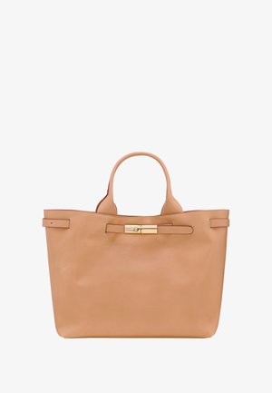 Beuteltasche aus braunem Leder mit zwei oberen Griffen, einem Verschluss in Goldoptik und minimalen Nähten, mit glatter Textur und offenem Design.