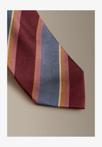 Sélectionné, burgundy red