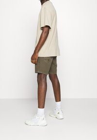 Brave Soul Shorts vaqueros - beige