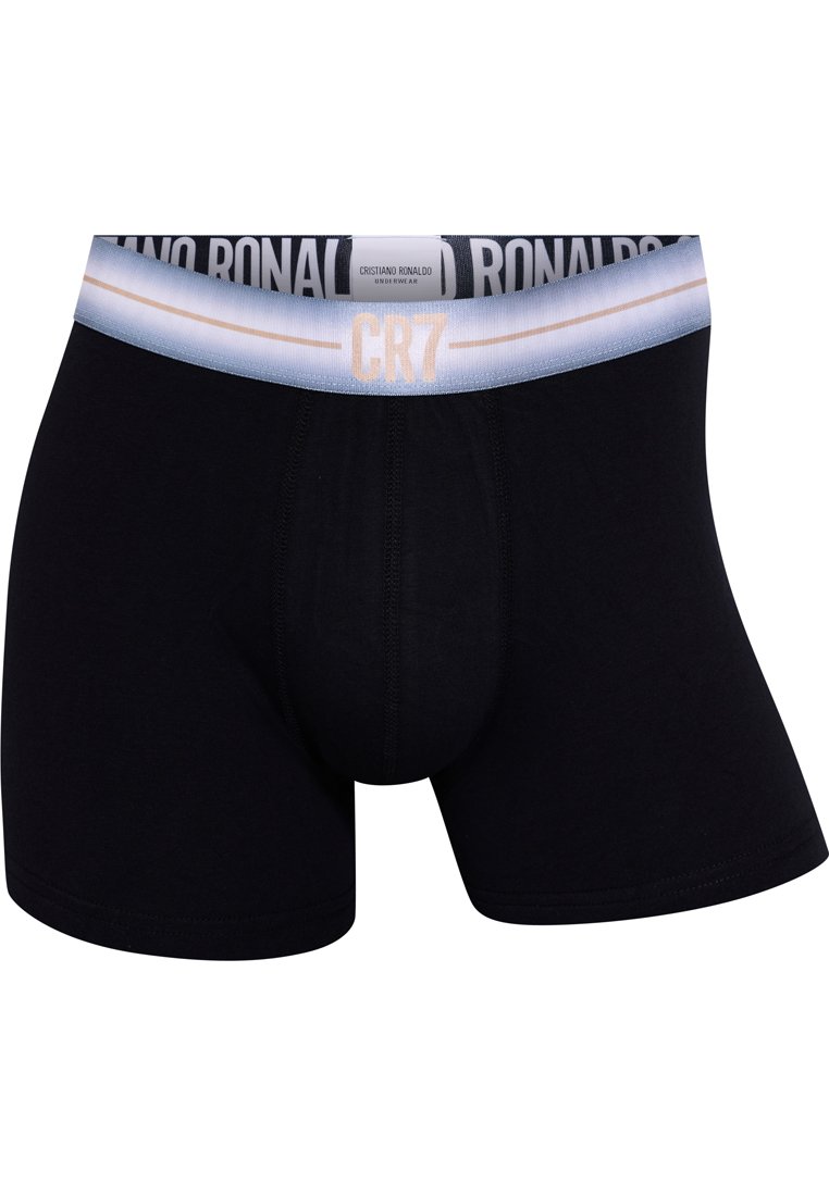 Boxers negros para hombres con una cinturilla elástica blanca que presenta la marca "CR7" y "Ropa interior Cristiano Ronaldo" en negro y dorado.