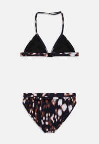Bikini-set med svart trekantet topp og mønstrete bunn. Designet har en mørk base med brune og hvite sprut. Justerbare stropper.
