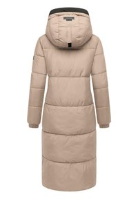 Lange, gewatteerde jas in lichtbeige met een zwarte capuchon. Heeft een strakke, gladde textuur, elastische manchetten en een middellange lengte.