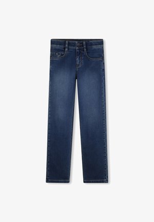 Jeans in denim blu scuro con taglio a gamba dritta, dotati di tasche frontali, cintura con passanti e una piccola etichetta del marchio sul davanti.