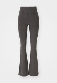 Ribbad, grå utsvängda leggings med hög midja och en strukturerad tyg. Designen inkluderar en slät söm längs midjan.