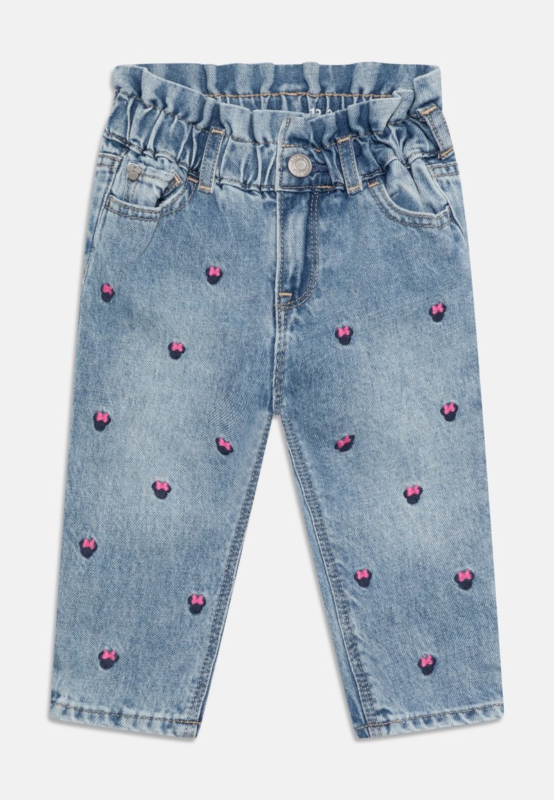 Jeans pour enfants bleu clair avec taille élastique et petits motifs noirs brodés surmontés de nœuds roses dispersés sur le tissu.