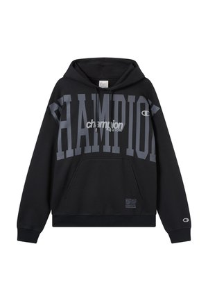 Felpa nera con grande testo e logo grigio "CHAMPION". Presenta una tasca a marsupio, cappuccio con coulisse, polsini e orlo a costine. Etichetta della taglia visibile.