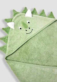 Zielony ręcznik kąpielowy z kapturem w motywie dinozaura, wykonany z teksturowanej tkaniny, z pluszowymi kolcami, białymi uszami i haftowanymi cechami twarzy. Miękki i chłonny materiał.