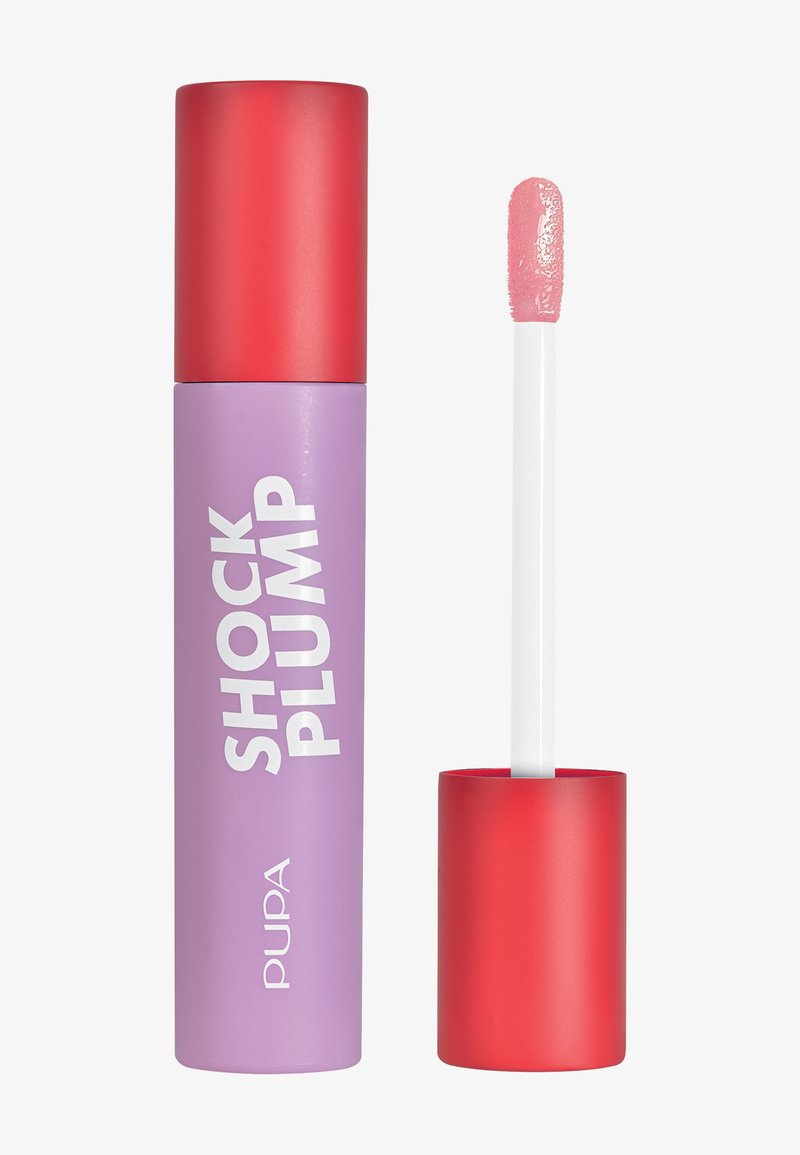 Brillant à lèvres dans un tube violet avec un capuchon rouge, portant l'inscription "SHOCK PLUMP". L'applicateur est une baguette blanche avec une pointe douce rose.