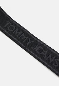 Tommy Jeans ESSENTIAL DAILY REPORTER UNISEX - Torba preko tijela - pewter green
