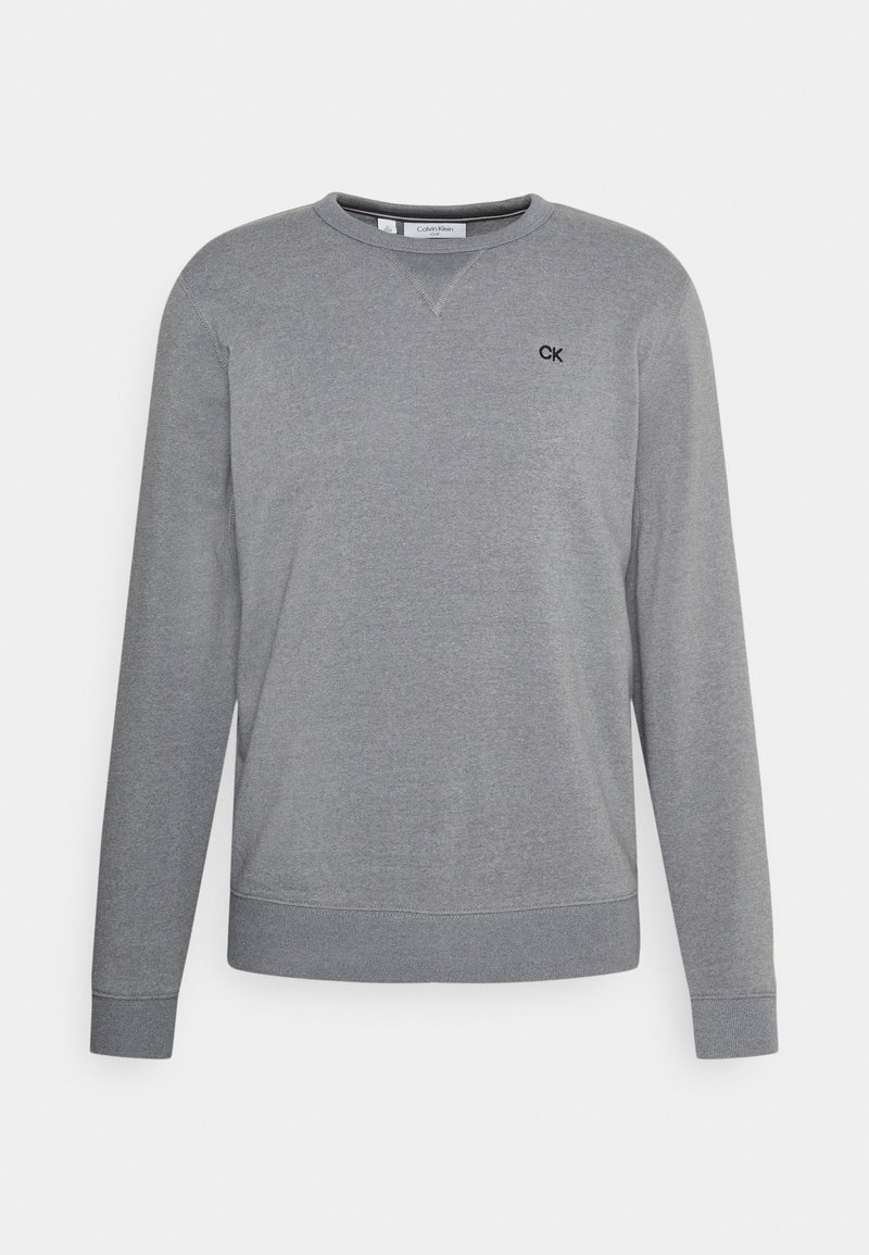 Grauer Baumwoll-Sweatshirt mit langen Ärmeln, gerippten Bündchen und Saum, Rundhalsausschnitt und einem kleinen schwarzen Logo auf der linken Brust. Glatte Textur.