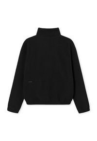 Giacca in fleece nera con colletto alto, orlo elastico e maniche lunghe. Il tessuto ha un aspetto morbido e strutturato. Nessun hardware visibile.