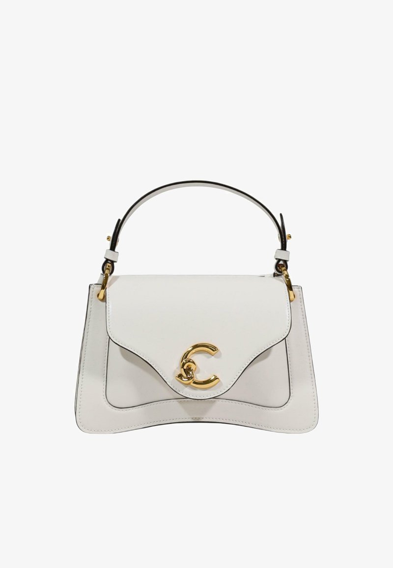 Hvid læderhåndtaske med gyldent spænde og kort sort håndtag, struktureret rektangulær form med buede bundkanter.