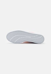 Puma SMASH - Sportcipő - white/apricot blush/black