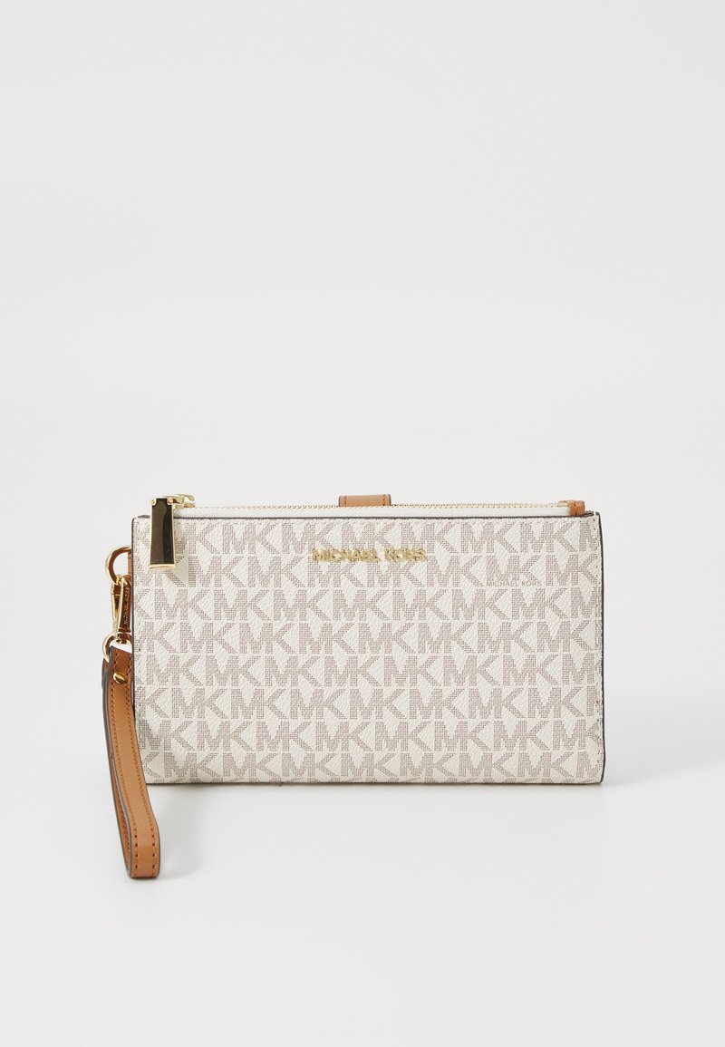 Borsa a tracolla beige con motivo a logo MK su tutta la superficie, hardware dorato, chiusura con zip e tracolla avana removibile. Texture liscia.