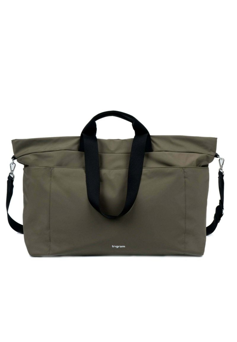 Sac olive en tissu doux et durable avec une bandoulière noire, grande ouverture et un design minimaliste, affichant le logo à l'avant.