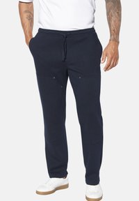 Marineblaue Jogginghose aus weichem Stoff, mit einem Kordelzugbund, zwei vorderen Taschen und dezenten Nähten.