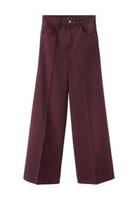 Bordowe spodnie o szerokich nogawkach z przednimi kieszeniami, szlufkami na pasek i zapięciem na guzik, rozłożone na płasko na białym tle.