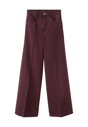 Bordeauxrøde bukser med vide ben, forlommer, bæltestropper og knappelukning, vist fladt på en hvid baggrund.