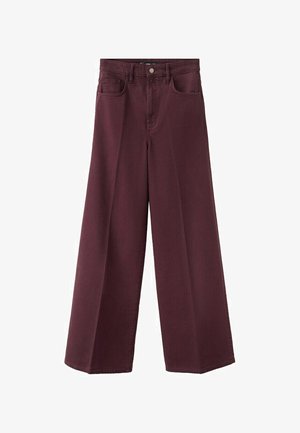 Bordeauxrøde bukser med vide ben, forlommer, bæltestropper og knappelukning, vist fladt på en hvid baggrund.