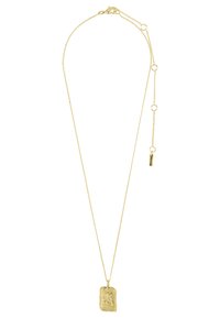 Collier plaqué or avec un pendentif rectangulaire à la texture détaillée. La chaîne est fine, avec une longueur ajustable et une petite étiquette.