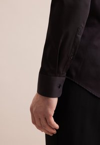 Seidensticker SLIM - Camicia elegante - black