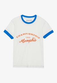 Bijela pamučna majica s plavim obrubom oko vrata i rukava, s narančastim otisnutim tekstom: "CHAMPIONSHIP 1988 Memphis" u zakrivljenom rasporedu.