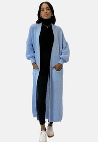 Unselected, hellblau