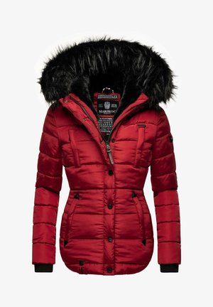 Rote wattierte Winterjacke mit schwarzer Pelzkapuze, Frontreißverschluss und Knöpfen, Brust- und Fronttaschen sowie schwarzen Handgelenk-Bündchen.