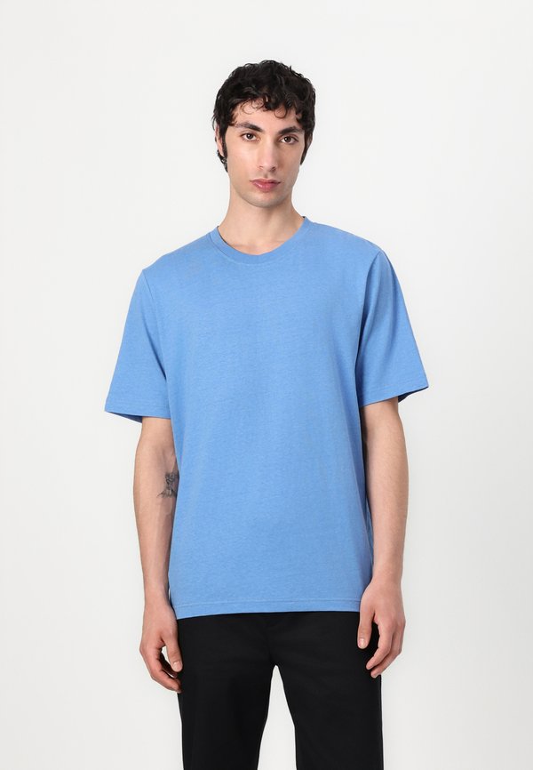 ADRIAN - Basic T-shirt