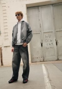 Thumbnail Image 8