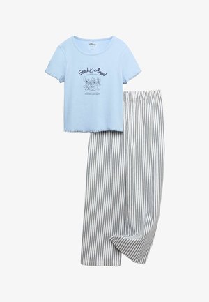 Haut à manches courtes bleu clair avec un graphique de Stitch et Angel, associé à un pantalon blanc avec de fines rayures verticales noires.