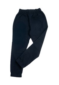 Granatowe dresy wykonane z mieszanki bawełny, z elastycznym pasem, kieszeniami bocznymi i zwężanymi nogawkami. Gładka tekstura.