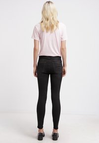 GAP Vaqueros slim fit - black denim