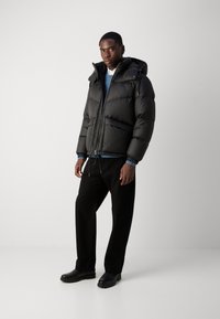 Thumbnail Image 7