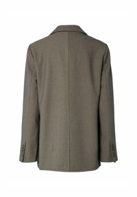 Bruine op maat gemaakte blazer met een gestructureerde silhouette, reverskraag en drie knoopsluitingen op elke manchette. Geweven stof met subtiele patronen.