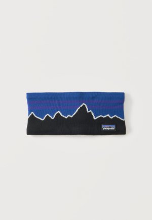Blaues und schwarzes gestricktes Stirnband mit weißem Bergsilhouetten-Design und kleinem Patagonia-Logo-Patch unten rechts.