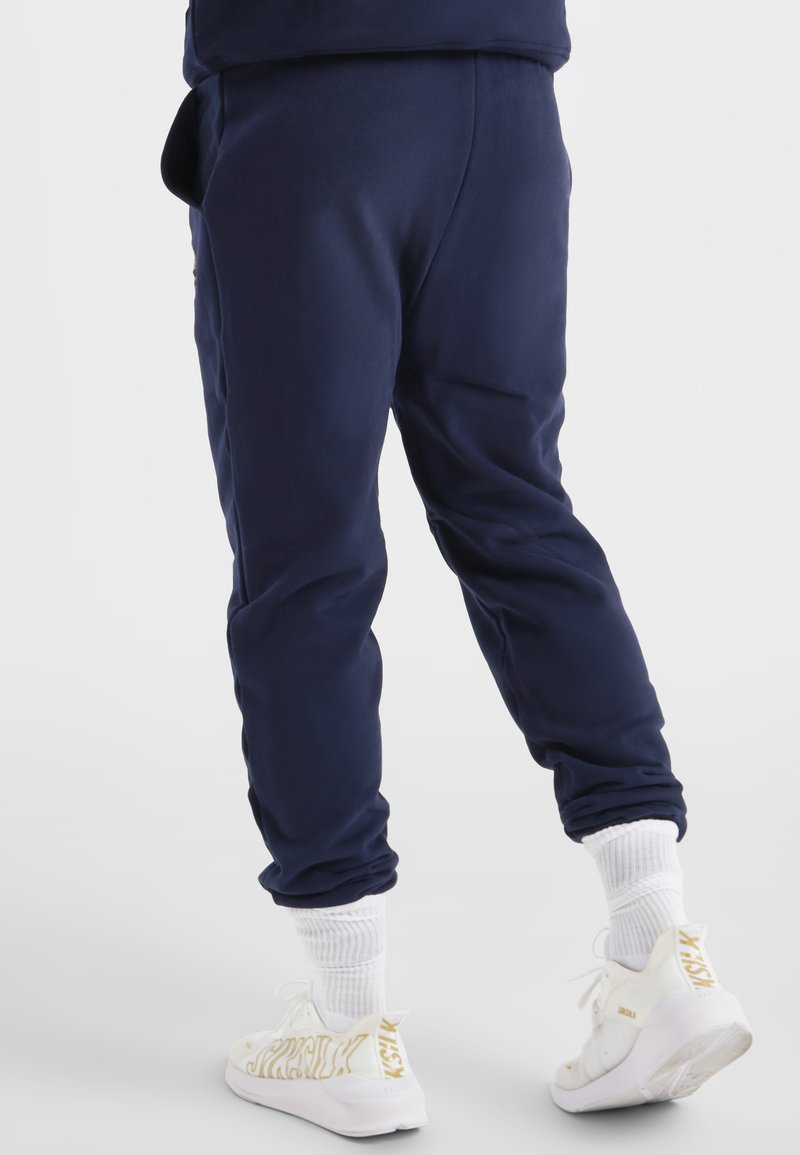 Herren Trainingsanzüge | SIKSILK MESSI Jogginghose navy/dunkelblau - NU45251 Herren Trainingsanzüge | SIKSILK MESSI Jogginghose navy/dunkelblau - NU45251