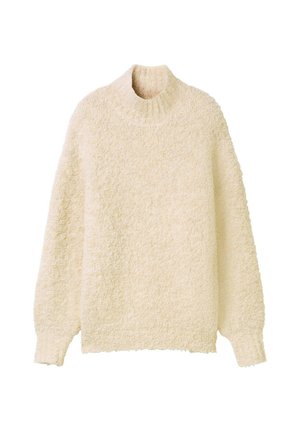 Suéter de punto difuso color crema con una superficie texturizada, hombros caídos y mangas largas. Presenta un cuello acanalado y un corte holgado.