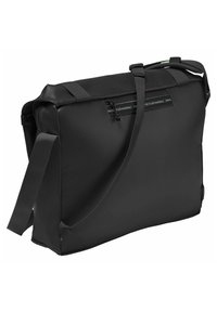 Schwarze Umhängetasche aus wasserfestem Material mit rechteckiger Form, verstellbarem Schultergurt und einem Reißverschlussaußenfach.