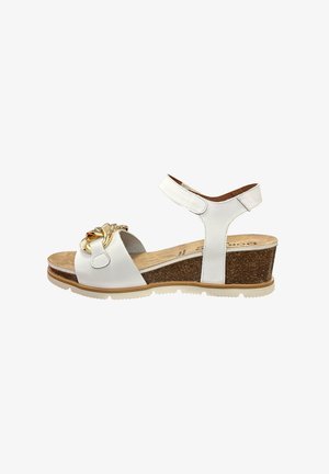 Sandales compensées blanches avec une plateforme en liège, bride de cheville réglable et accent décoratif en or sur la bride des orteils. Texture en cuir lisse.