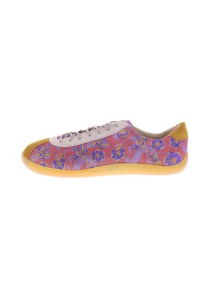 Low-top sneaker with yellow toe and heel, pink-purple floral pattern, beige laces, and translucent yellow sole viewed from the side.