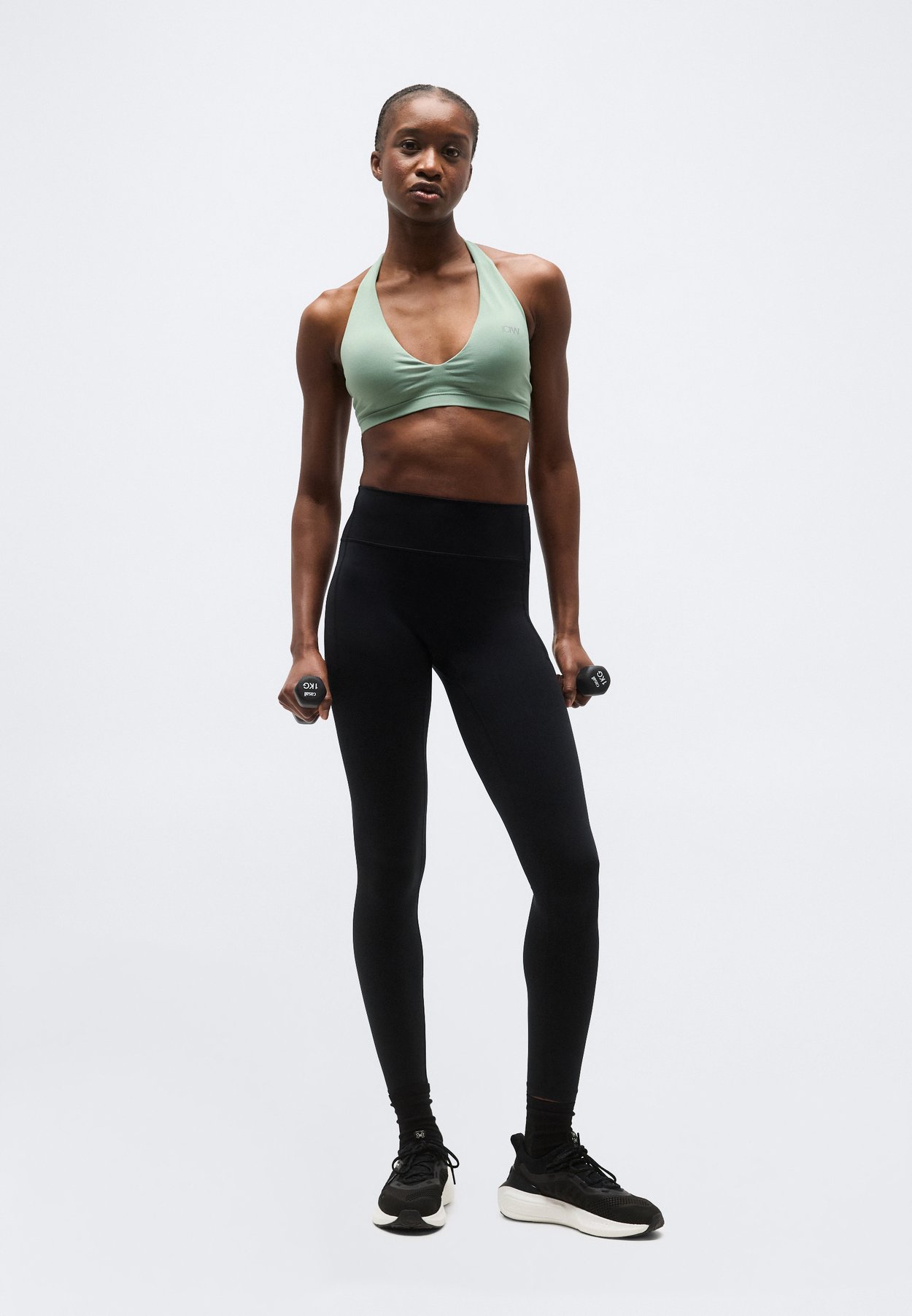 DEFINE SEAMLESS HALTER SPORTS BRA