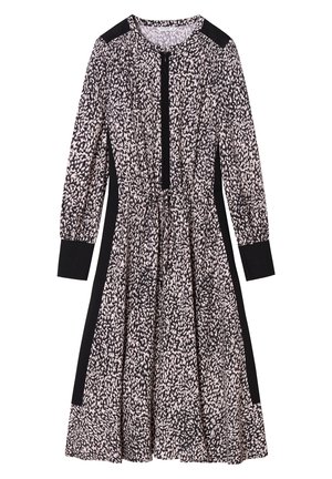 Sukienka o długości do kolan z długim rękawem, w abstrakcyjne czarno-białe plamy, z czarnymi mankietami, panelami na ramionach, panelami bocznymi oraz zamkiem błyskawicznym z przodu.