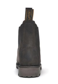 Stivale alla caviglia in pelle marrone con una finitura testurizzata, dotato di una linguetta e di una robusta suola in gomma. Cuciture visibili mettono in risalto il design.
