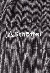 Tessuto nero con un motivo a spina di pesce, con un logo ricamato bianco "Schoffel" al centro. Superficie texturizzata, design elegante.